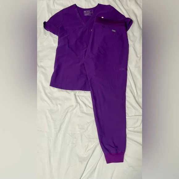 FIGS Purple Scrub Set- Joggers with Pink Drawstring - Picture 2 of 6